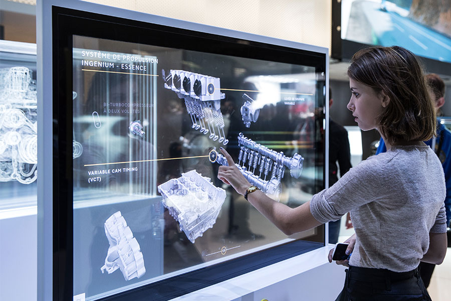 Interactive glass user interface Jaguar Land Rover